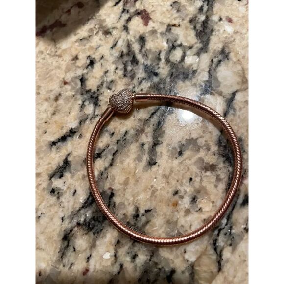 Pandora Moments Sparkling Rose-Gold Heart Charm Bracelet | 19 cm - Picture 5 of 8